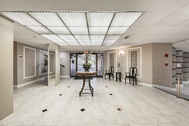 3900 N Hills Dr in Hollywood, FL - Foto de edificio - Building Photo