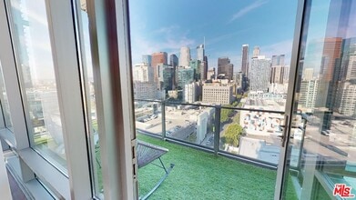 1100 S Hope St in Los Angeles, CA - Building Photo - Building Photo