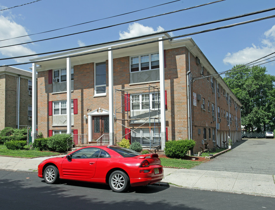 47 Linden Ave in Irvington, NJ - Building Photo