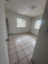 290 E 7th St in Hialeah, FL - Building Photo - Building Photo