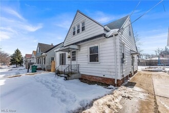 14028 Rockside Rd in Maple Heights, OH - Building Photo - Building Photo