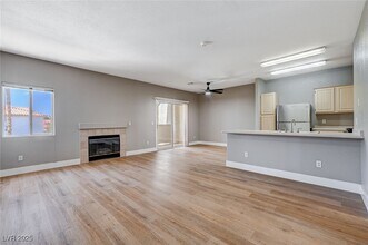 855 N Stephanie St in Henderson, NV - Foto de edificio - Building Photo