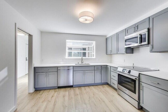 2137 Lombard St in San Francisco, CA - Building Photo - Building Photo