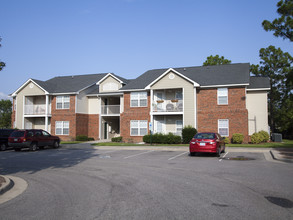 Legion Crossings in Hope Mills, NC - Building Photo - Building Photo