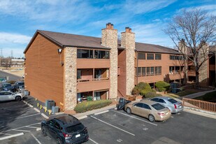 Centennial Crossing in Englewood, CO - Building Photo