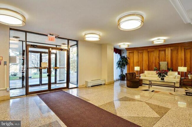 1111 University Blvd W, Unit 411 in Silver Spring, MD - Building Photo - Building Photo