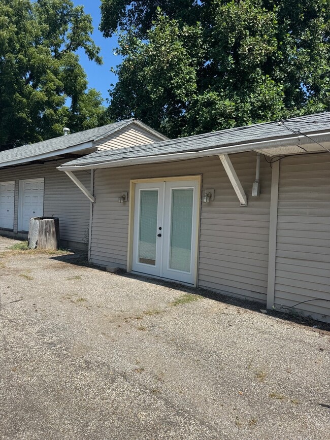 837 11th St in Tell City, IN - Building Photo - Building Photo