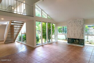 1074 Elfstone Ct in Westlake Village, CA - Building Photo - Building Photo