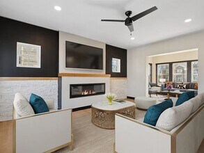 222 S Grandview Ave in Dubuque, IA - Building Photo - Building Photo