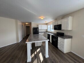 201 Barn Ridge in Oxford, MI - Foto de edificio - Building Photo