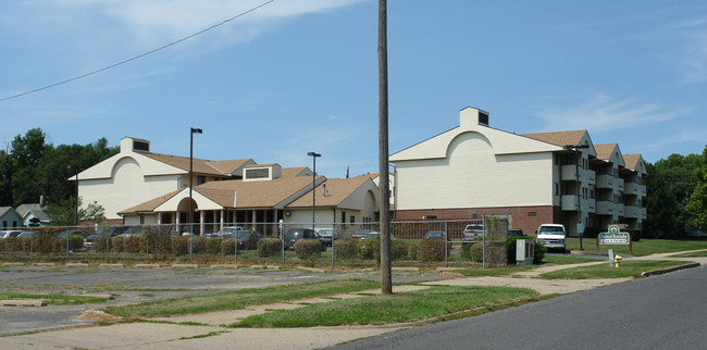 Southside Manor Apartments in Peoria, IL - Foto de edificio - Building Photo