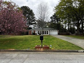 4754 Winthrop Dr in College Park, GA - Building Photo - Building Photo