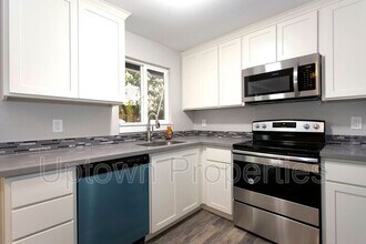 19757 SW 68th Ave in Tualatin, OR - Building Photo - Building Photo