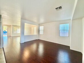 2952 Jacaranda Dr in Las Vegas, NV - Building Photo - Building Photo