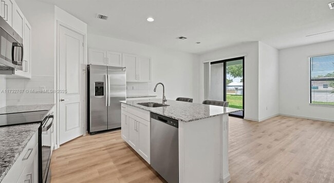 5600 NW Coventry Cir in Port St. Lucie, FL - Building Photo - Building Photo