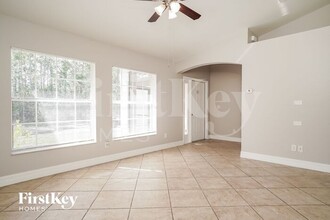 713 Foxtail St E in Lehigh Acres, FL - Foto de edificio - Building Photo