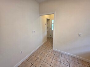 1028 Fellsway, Unit 1 in Medford, MA - Foto de edificio - Building Photo