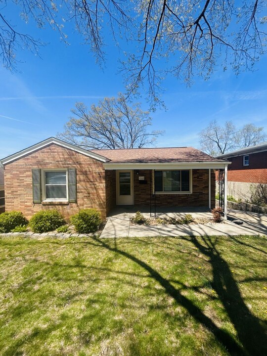 1709 Quarry Hill Rd in Louisville, KY - Foto de edificio