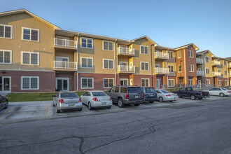 Charleston Court in Lincoln, NE - Building Photo - Building Photo