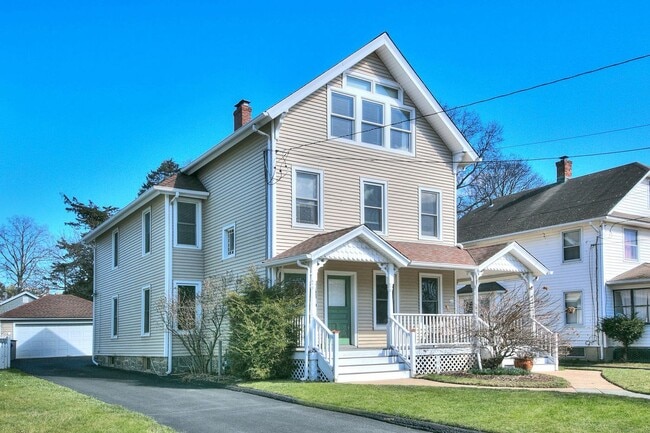 23 Gregory Blvd in Norwalk, CT - Building Photo - Building Photo
