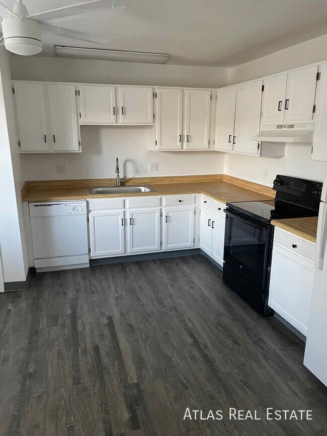 2365 Split Rock Dr in Colorado Springs, CO - Building Photo - Building Photo