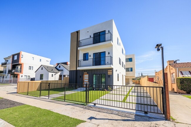 property at 2424 S West View St