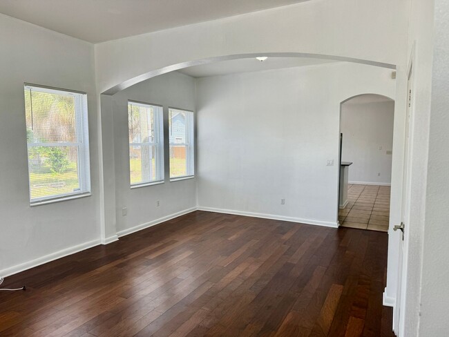 property at 1808 E Columbus Dr