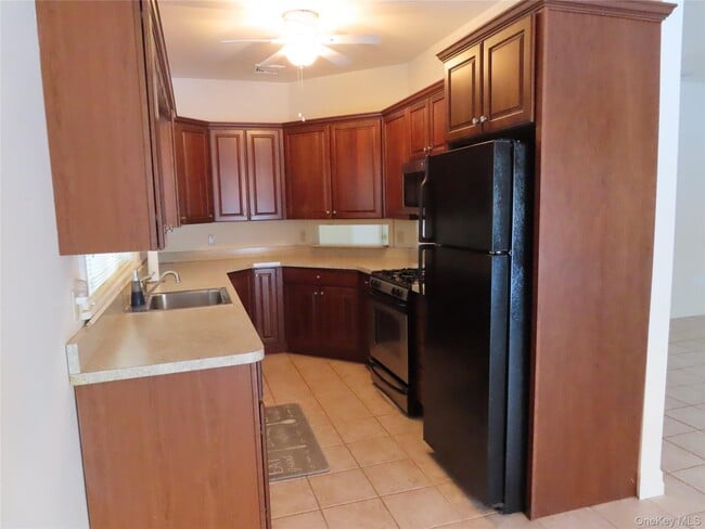 71 Railroad Ave in Montgomery, NY - Building Photo - Building Photo