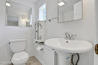 1563-1567-1567 NY-28 in West Hurley, NY - Foto de edificio - Building Photo