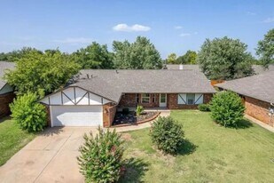 2805 Summer Set Trail in Edmond, OK - Building Photo