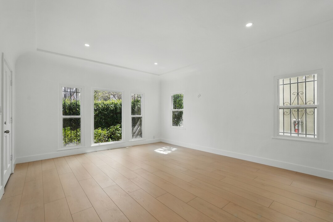 321-323 S Reeves Dr in Beverly Hills, CA - Building Photo