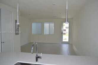 6416 NW 102nd Ct in Doral, FL - Building Photo - Building Photo