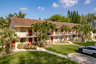 Lakeview Gardens Condominiums in Lake Worth, FL - Building Photo - Primary Photo