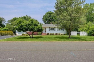 125 Beechwood Ave in West Long Branch, NJ - Building Photo - Building Photo