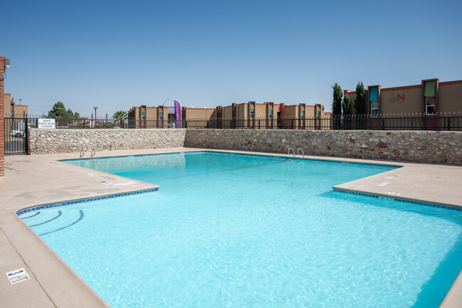 Villa Alegre Apartments in El Paso, TX - Foto de edificio - Building Photo