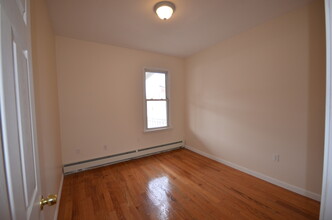 16 Chelsea St, Unit 2 in Boston, MA - Building Photo - Building Photo