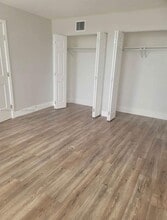 1680 NE 191st St in Miami, FL - Foto de edificio - Building Photo