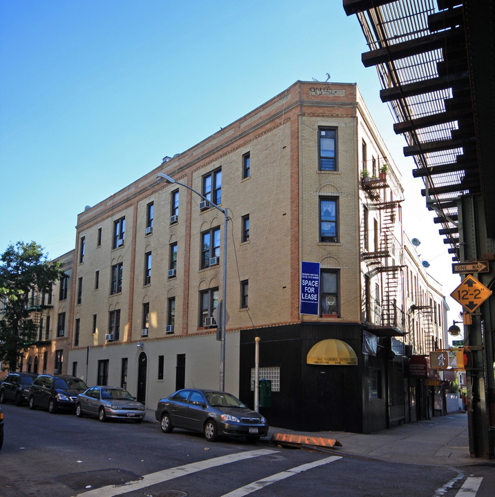 5401 Roosevelt Ave in Flushing, NY - Building Photo