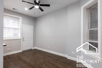 908 W Montrose Ave, Unit 3 in Chicago, IL - Building Photo - Building Photo