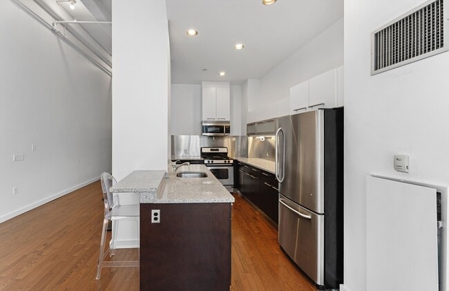 88 Kingston St, Unit 5C in Boston, MA - Foto de edificio - Building Photo