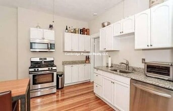 133 Otis St, Unit 2 in Cambridge, MA - Foto de edificio - Building Photo