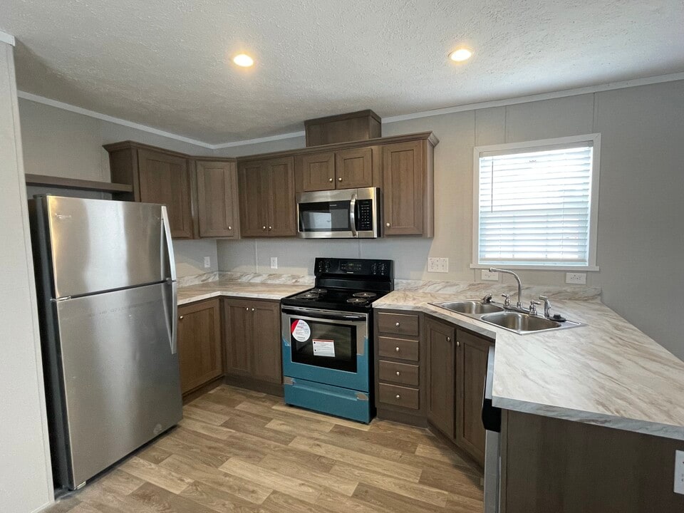 202 Hummingbird Ln in House Springs, MO - Building Photo