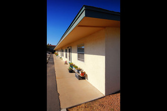 Montana Senior Village I & II in Las Cruces, NM - Foto de edificio - Building Photo