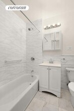 29-33 W 65th St in New York, NY - Building Photo - Building Photo