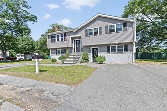 10 Lincoln Rd in Woburn, MA - Building Photo - Building Photo