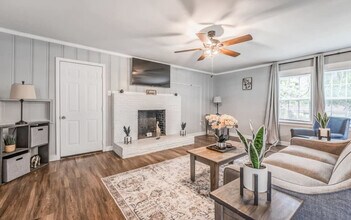 989 S Whitehaven Park Cir in Memphis, TN - Building Photo - Building Photo