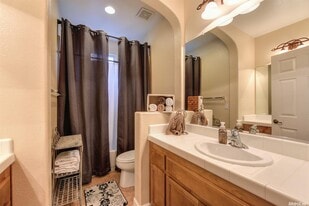 7147 Claremont Cir in Roseville, CA - Building Photo