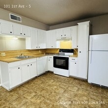 101 1st Ave in Nederland, TX - Building Photo - Building Photo