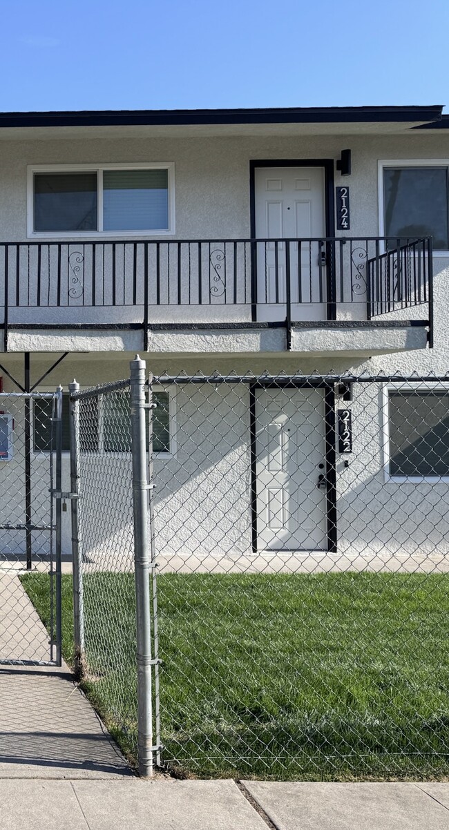 property at 2122 N Glenn Ave