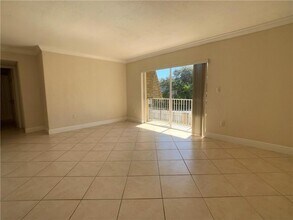8601 SW 94th St, Unit 201W in Miami, FL - Building Photo - Building Photo